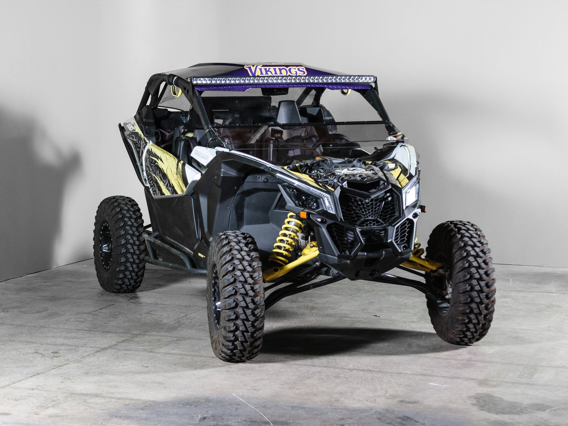 TK00508 CAN-AM MAVERICK X3 (WITHOUT INTRUSION BARS) TILTING UTV WINDSHIELD - SCRATCH RESISTANT 1/4” - FOR FACTORY HARD TOP